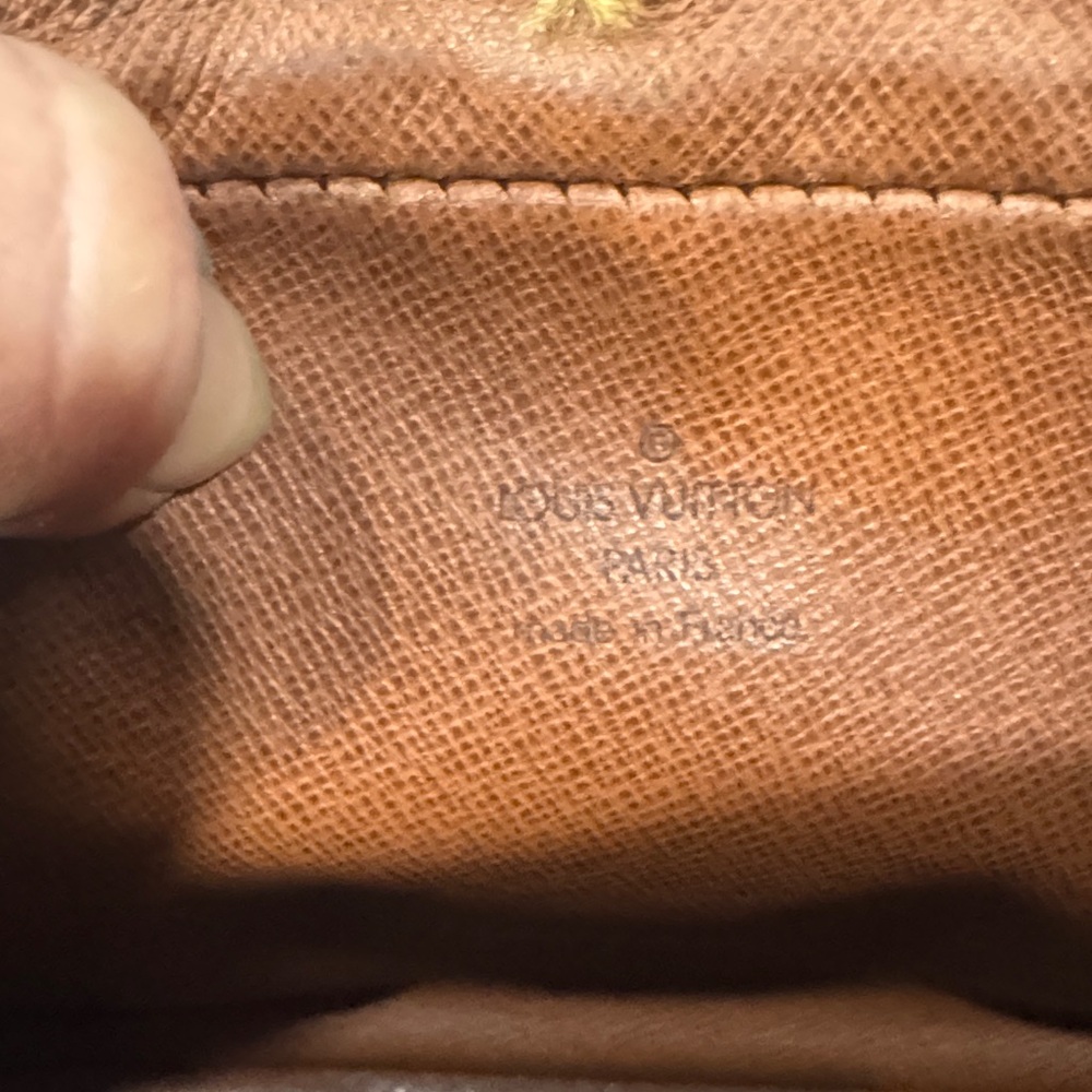Louis Vuitton Pochette Marley Bandoulière – Monogram - tear near zipper & strap - Picture 11 of 15